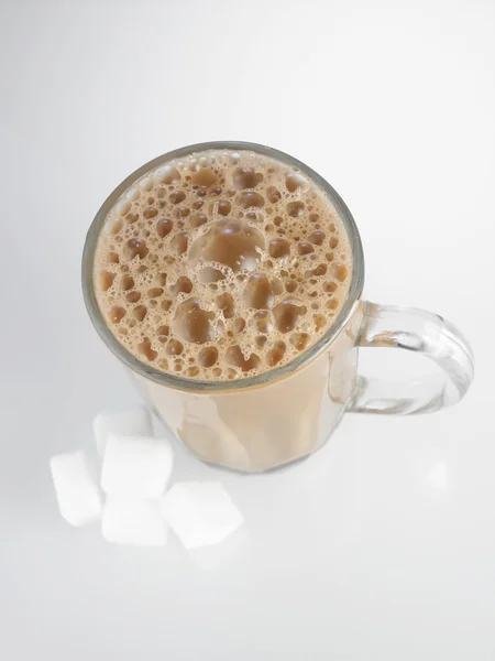 Te med mjölk i glaset — Stockfoto