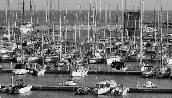 Italien, Sicilien, Medelhavet, Marina di Ragusa; 20 februari 2016, yachter båtar och lyxiga i marina - ledare — Stockfoto