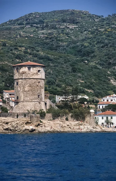 Italia, Toscana, Mar Tirreno, Isola d'Elba, Portoferraio, veduta di una vecchia torre dal mare - FILM SCAN — Foto Stock