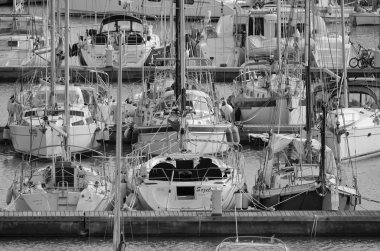 İtalya, Sicilya, Akdeniz, Marina di Ragusa; 23 Şubat 2016, yay Marina - editoryal Lüks Yatlar