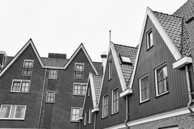 Holland, Volendam; 9 Ekim 2011, eski taş evleri - Editörden