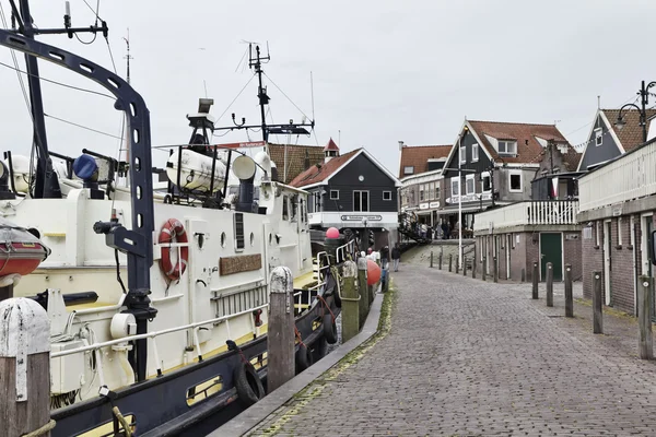 Ολλανδία, Volendam (Άμστερνταμ). 9 Οκτωβρίου 2011, θέα του λιμανιού και το χωριό - συντακτική — Φωτογραφία Αρχείου