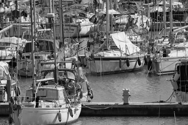 Italia, Sicilia, Mar Mediterráneo, Marina di Ragusa; 29 Febrero 2016, yates de lujo en el puerto deportivo - EDITORIAL —  Fotos de Stock