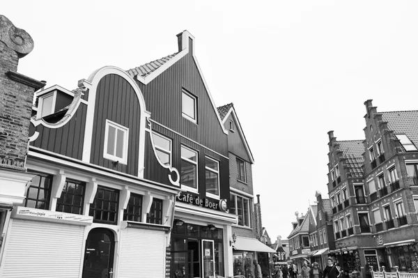 Hollande, Volendam (Amsterdam) ; 9 Octobre 2011, la façade de vieilles maisons en pierre - EDITORIAL — Photo