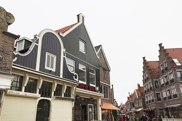 Hollande, Volendam (Amsterdam) ; 9 Octobre 2011, la façade de vieilles maisons en pierre - EDITORIAL — Photo