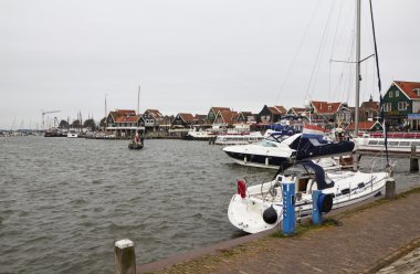 Holland, Volendam (Amsterdam); 9 Ekim 2011, tekneler limanda - Editörden