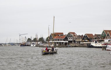 Holland, Volendam (Amsterdam); 9 Ekim 2011, tekneler limanda - Editörden