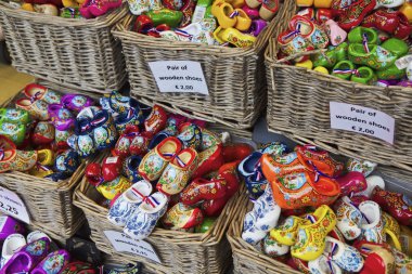 Holland, volendam (amsterdam), tipik Hollanda tahta ayakkabı Satılık