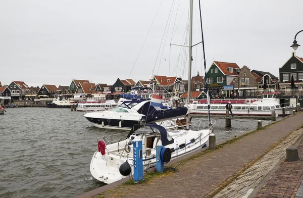 Olanda, Volendam (Amsterdam); 9 ottobre 2011, barche nel porto - EDITORIALE — Foto Stock