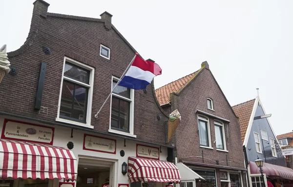 Hollande, Volendam (Amsterdam) ; 9 Octobre 2011, la façade de vieilles maisons en pierre - EDITORIAL — Photo