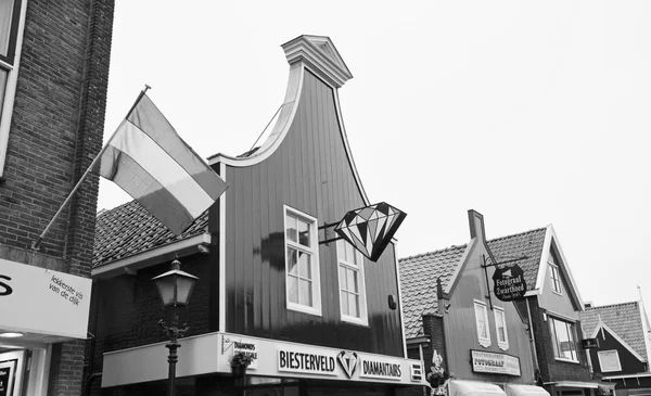 Holland, Volendam (Amsterdã); 9 de outubro de 2011, fachada de antigas casas de pedra - EDITORIA — Fotografia de Stock