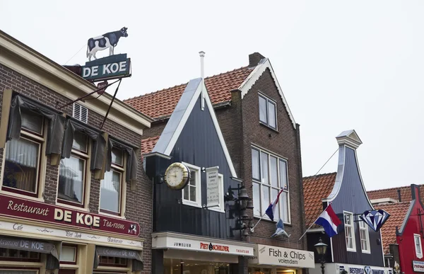 Holland, Volendam (Amsterdam); 9 Ekim 2011, cephe eski taş evler - Editörden — Stok fotoğraf