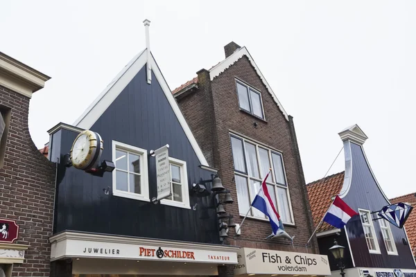 Hollande, Volendam (Amsterdam) ; 9 Octobre 2011, la façade de vieilles maisons en pierre - EDITORIAL — Photo