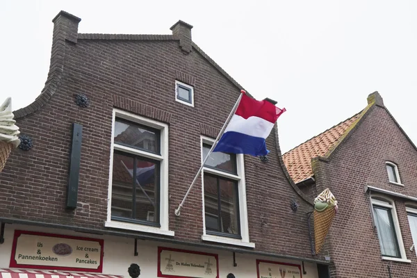 Holandsko, Volendam (Amsterdam); 9. října 2011, fasáda starých kamenných domů - Editori — Stock fotografie