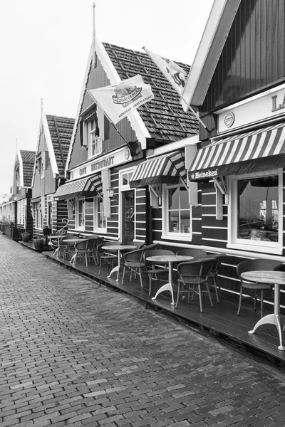 Holland, Volendam (Amsterdam); 9 października 2011, stare kamienne domy w port - Redakcja — Zdjęcie stockowe