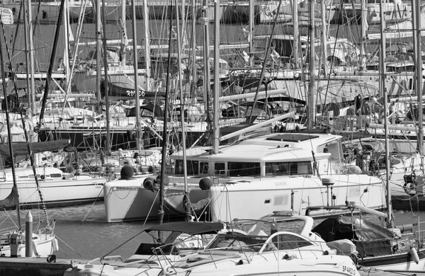 Italia, Sicilia, Mar Mediterraneo, Marina di Ragusa; 4 marzo 2016, yacht di lusso nel porto turistico - EDITORIALE — Foto Stock