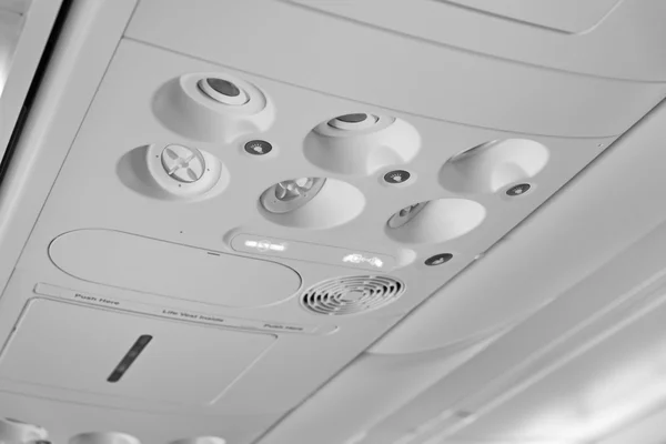Itália, cabine de avião com sinal de não fumar — Fotografia de Stock