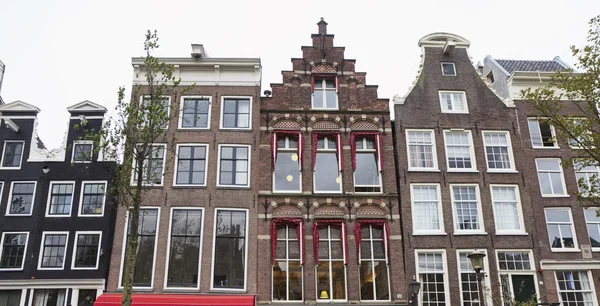 Hollande, Amsterdam, vieilles maisons en pierre — Photo