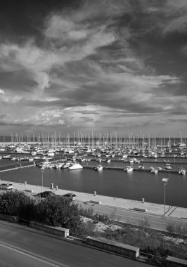 İtalya, Sicilya, Akdeniz, Marina di Ragusa; 13 Mart 2016, tekneler ve Lüks Yatlar marina - Editörden