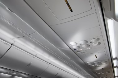 İtalya, uçak kabin fasten kemerleri ve Sigara İçilmez işaretleri