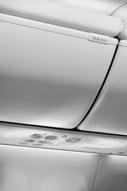 İtalya, uçak kabin fasten kemerleri ve Sigara İçilmez işaretleri