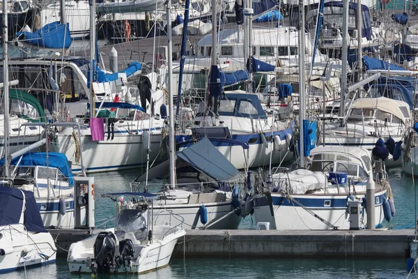 Italië, Sicilië, Middellandse Zee, Marina di Ragusa; 21 maart 2016, jachten boten en luxe in de jachthaven - redactie — Stockfoto