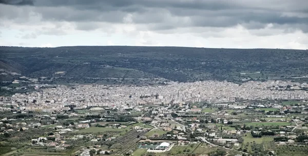 Comiso Town (Ragusa eyaletinin İtalya, Sicilya, havadan görünümü) — Stok fotoğraf