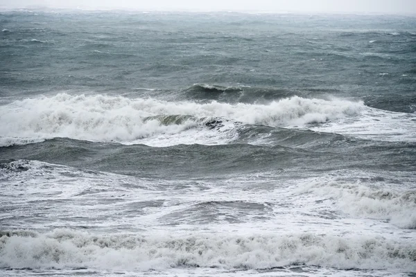 Italien, Kanal von Sizilien, raues Mittelmeer im Winter — Stockfoto