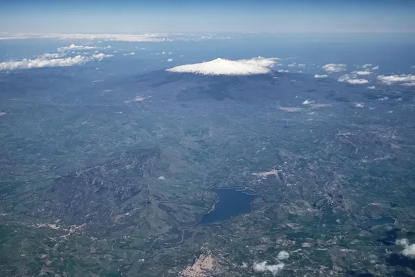 Itálie, Sicílie, letecký pohled na sicilské krajiny a sopka Etna — Stock fotografie