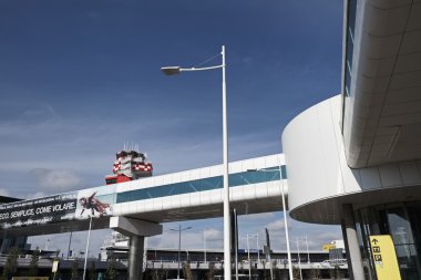 İtalya, Fiumicino Havalimanı; 27 Mart 2016, uçuş kontrol kulesi - Editörden