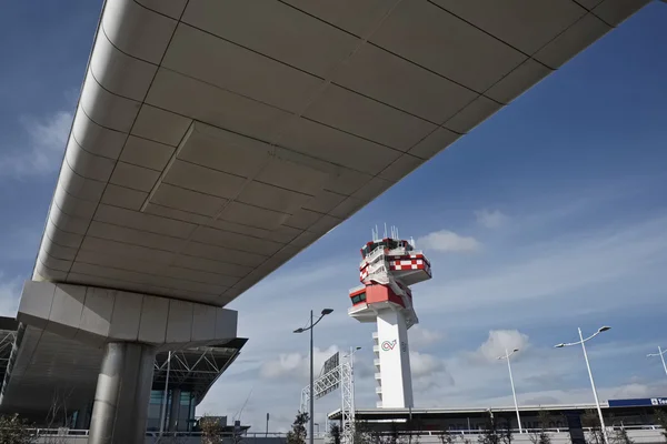 Italia, Aeroportul Internațional Fiumicino; 27 martie 2016, turnul de control al zborului - EDITORIAL — Fotografie, imagine de stoc