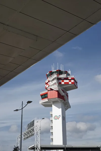 Italia, Aeropuerto Internacional de Fiumicino; 27 Marzo 2016, torre de control de vuelo - EDITORIAL — Foto de Stock