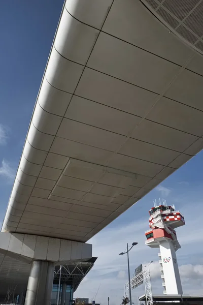 Italia, Aeropuerto Internacional de Fiumicino; 27 Marzo 2016, torre de control de vuelo - EDITORIAL —  Fotos de Stock