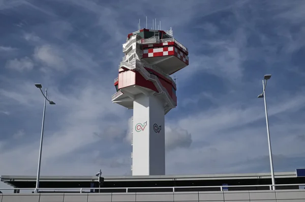 Italia, Aeropuerto Internacional de Fiumicino; 27 Marzo 2016, torre de control de vuelo - EDITORIAL —  Fotos de Stock