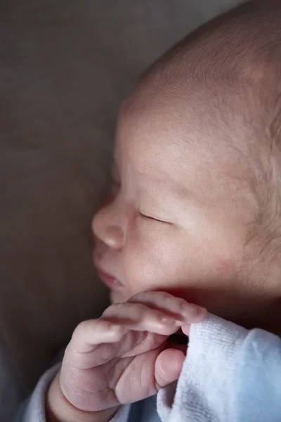 Niño recién nacido dormido —  Fotos de Stock