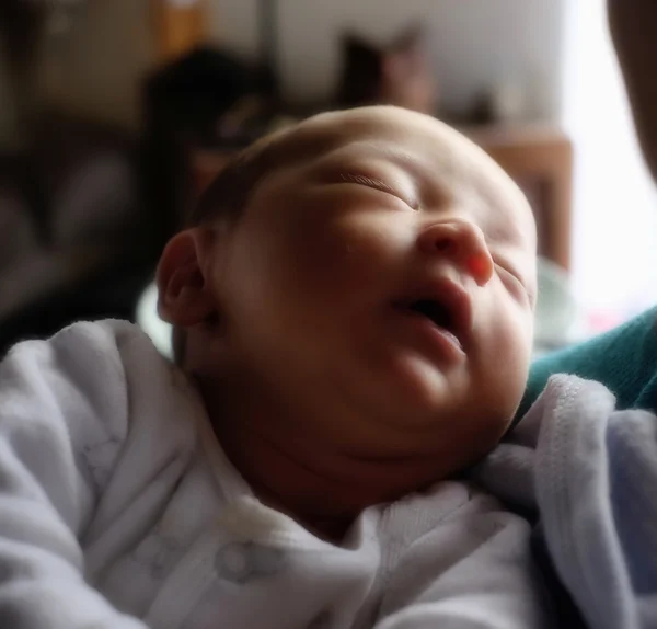 Niño recién nacido dormido —  Fotos de Stock