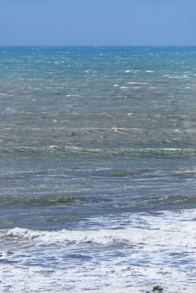 Italië, Sicilië Kanaal, ruwe Middellandse Zee in de winter — Stockfoto