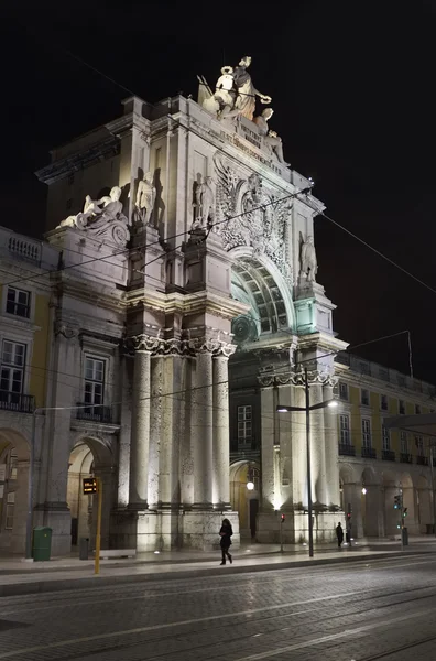 Πορτογαλία, Λισαβώνα, περιοχή baixa, πλατεία της αγοράς, θέα από την αψίδα του Θριάμβου το βράδυ — Φωτογραφία Αρχείου