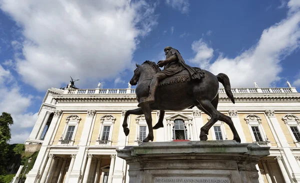 Italie, Rome, Place Campidoglio, statue romaine en bronze — Photo