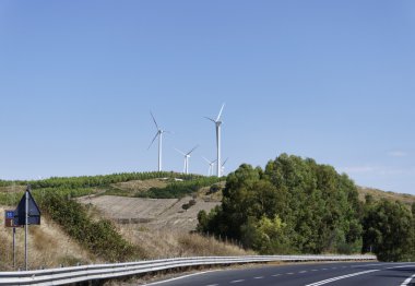 ITALY, Sicilya, Catania bölgesi, kırsal bölge, aeolian enerji türbinleri