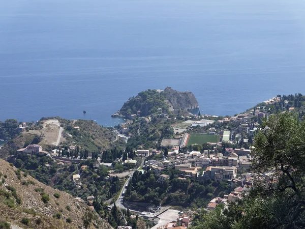 Italien, Sicilien, Taormina, utsikt över Capo Taormina och Joniska havet — Stockfoto