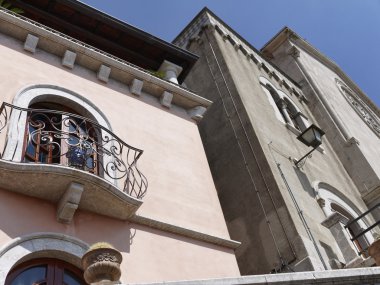 İtalya, Sicilya, Castelmola (Taormina), cephe bina eski