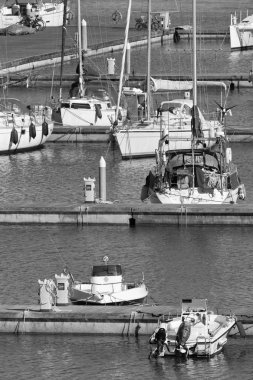 İtalya, Sicilya, Akdeniz, Marina di Ragusa; 2 Haziran 2016, tekneler ve Lüks Yatlar port - Editoria