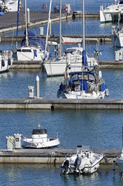 İtalya, Sicilya, Akdeniz, Marina di Ragusa; 2 Haziran 2016, tekneler ve Lüks Yatlar port - Editoria