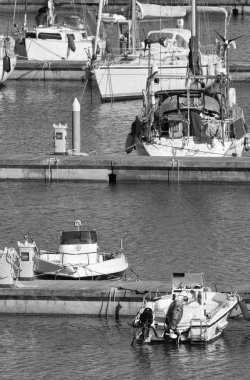 İtalya, Sicilya, Akdeniz, Marina di Ragusa; 2 Haziran 2016, tekneler ve Lüks Yatlar port - Editoria