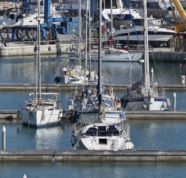 Italy, Sicily, Mediterranean sea, Marina di Ragusa; 7 June 2016, luxury yachts in the port - EDITORIAL — Stock Photo, Image