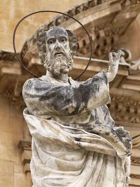 Italy, Sicily, Modica (Ragusa Province), St. Peter's Cathedral (18th Century a.C.), baroque statue — Stock Photo, Image