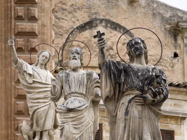 Italie, Sicile, Modica (Province de Raguse), Cathédrale Saint-Pierre (XVIIIe siècle av. J.-C.), statues baroques — Photo