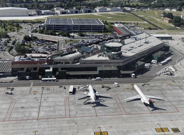 Italia, Bolonia; 26 de julio de 2010, vista aérea del Aeropuerto Internacional G. Marconi - EDITORIAL — Foto de Stock