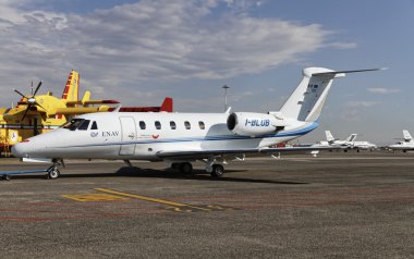 İtalya, Roma, Ciampino Havaalanı; 26 Temmuz 2010, küçük çift jet pistte - Editörden